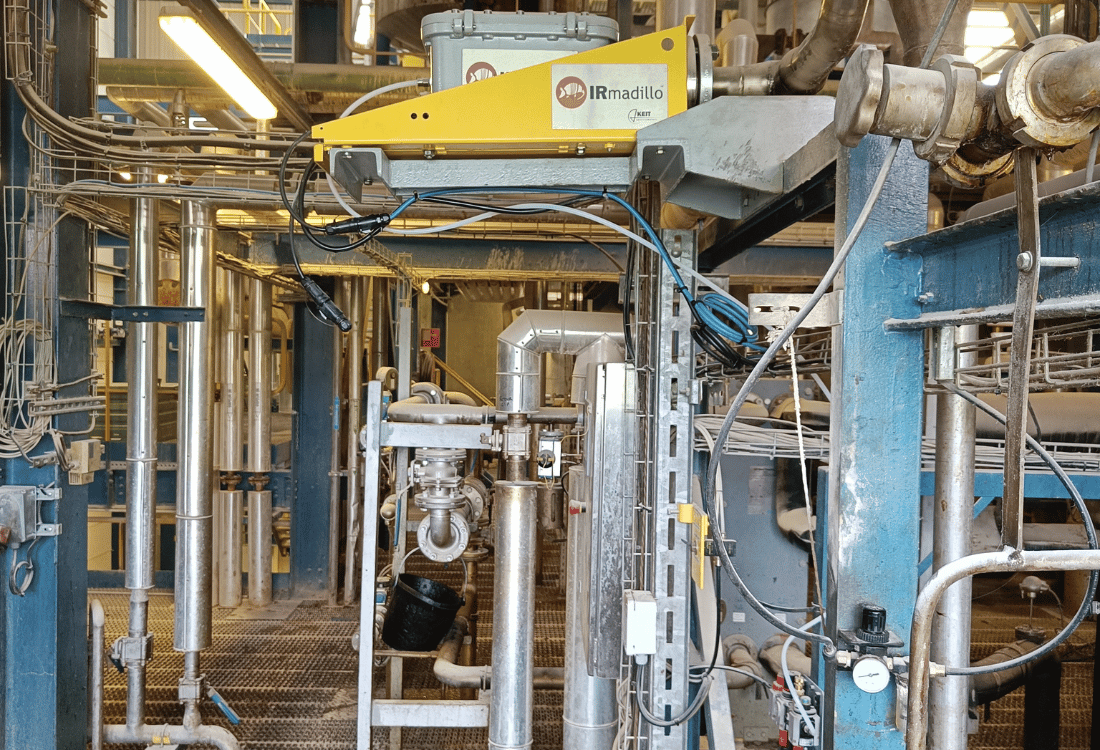 Figure SEQ Figure \* ARABIC 1: IRmadillo installed after the centrifuge to monitor the degumming process.